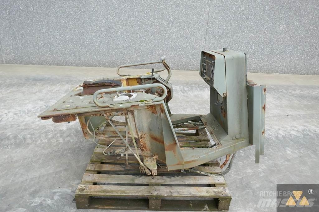CAT 6T-3309 駕駛室與內部