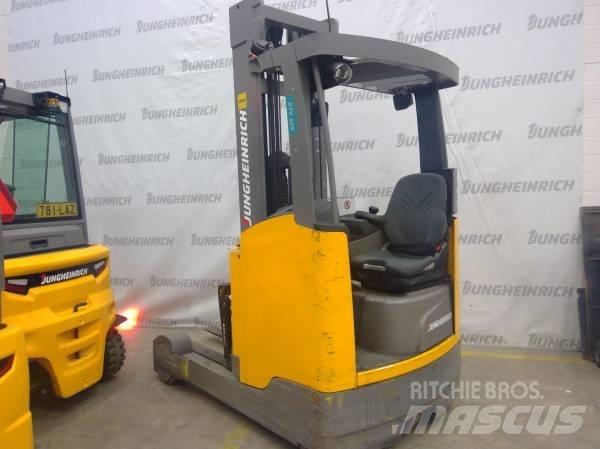 Jungheinrich ETV 325 前伸式堆高機(叉車)