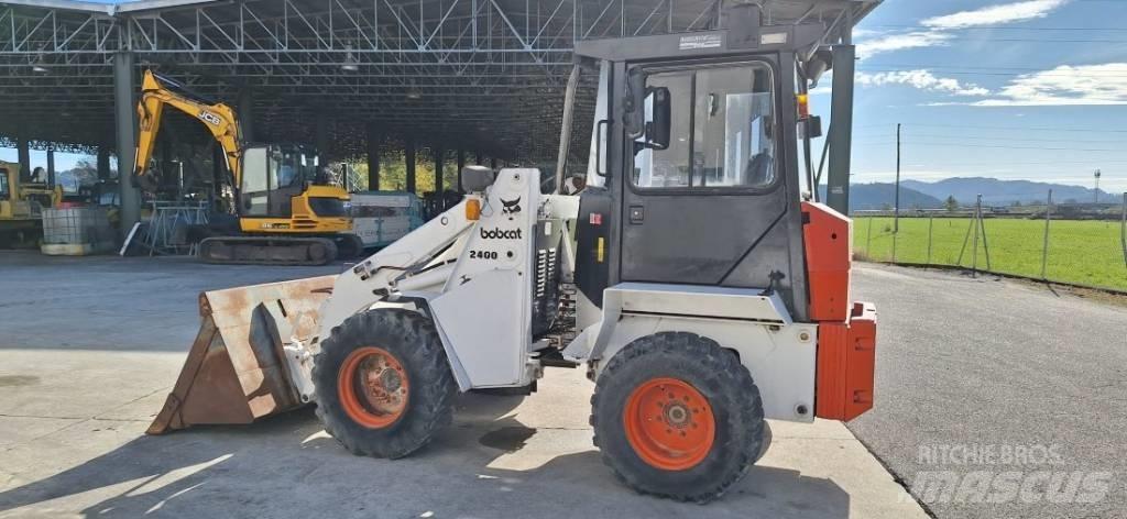 Bobcat 2400 輪胎式裝載機