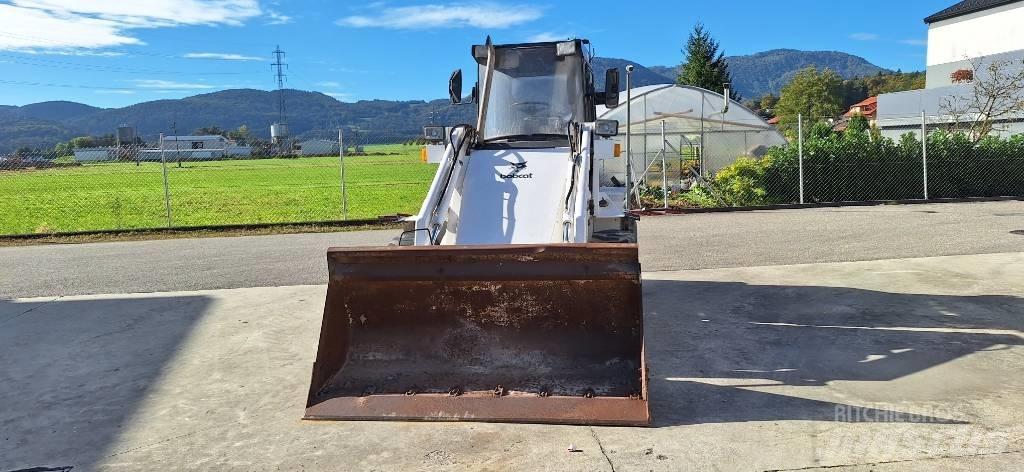 Bobcat 2400 輪胎式裝載機