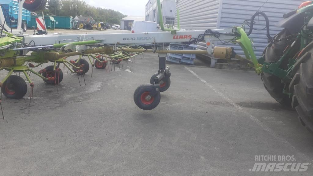 CLAAS VOLTO 1300 T 耙與翻草機