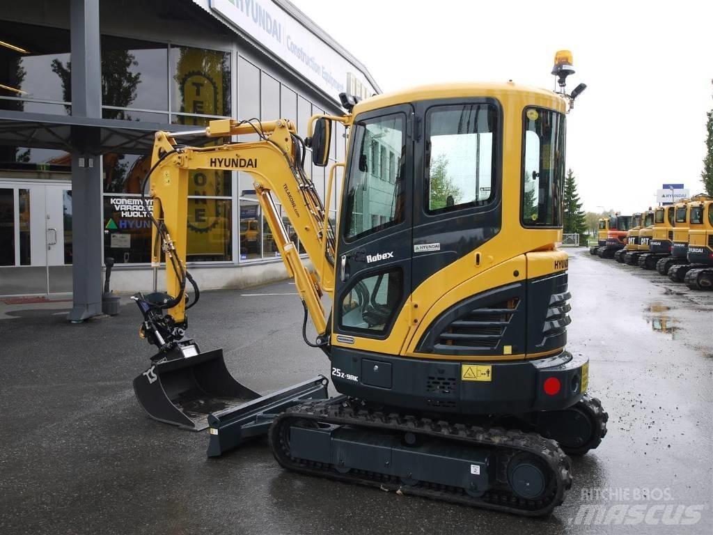 Hyundai R25Z-9AK 小型挖土機/掘鑿機<7t(小型挖掘機)
