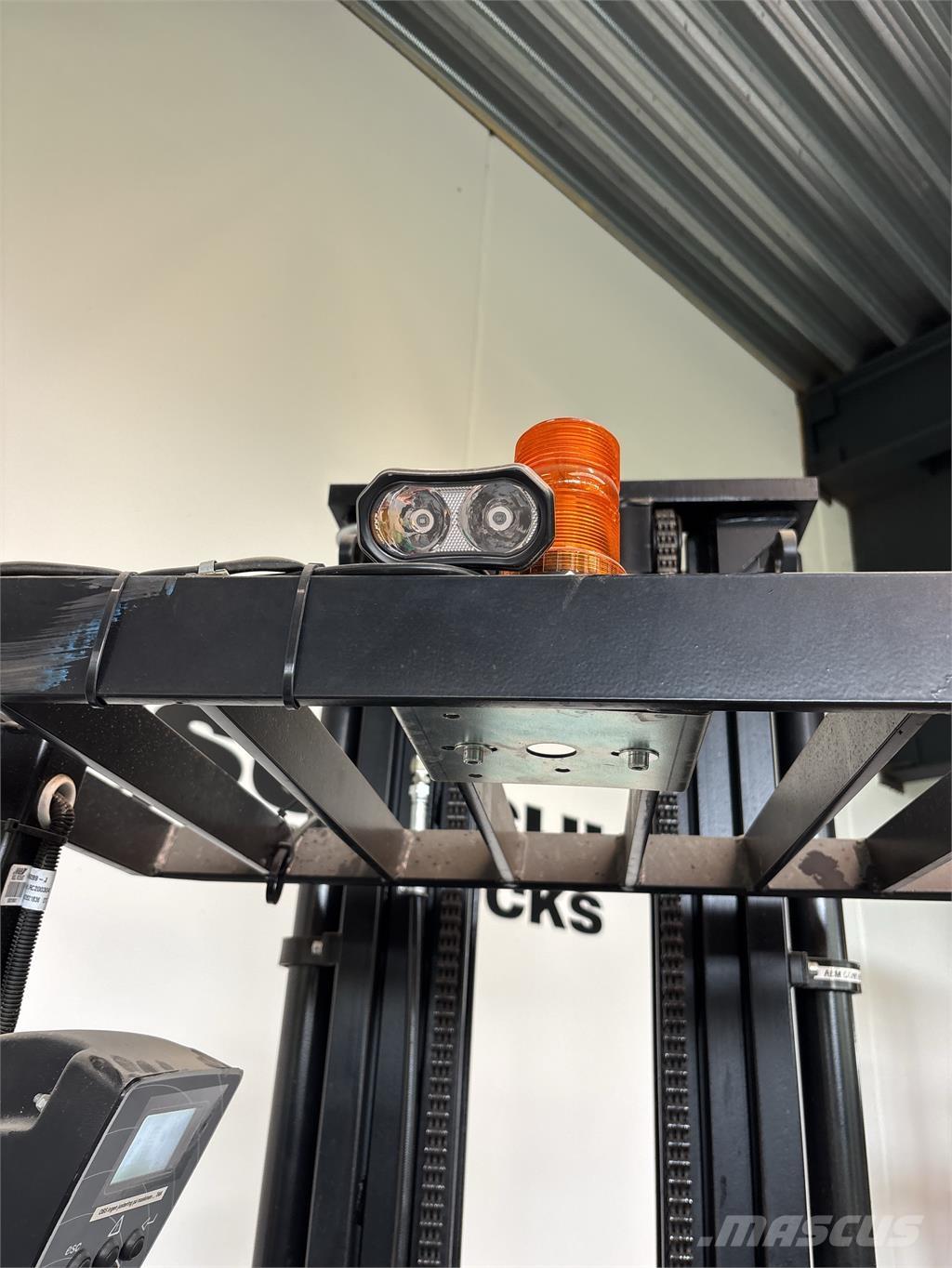 Mitsubishi SBR16N 自走式堆積機