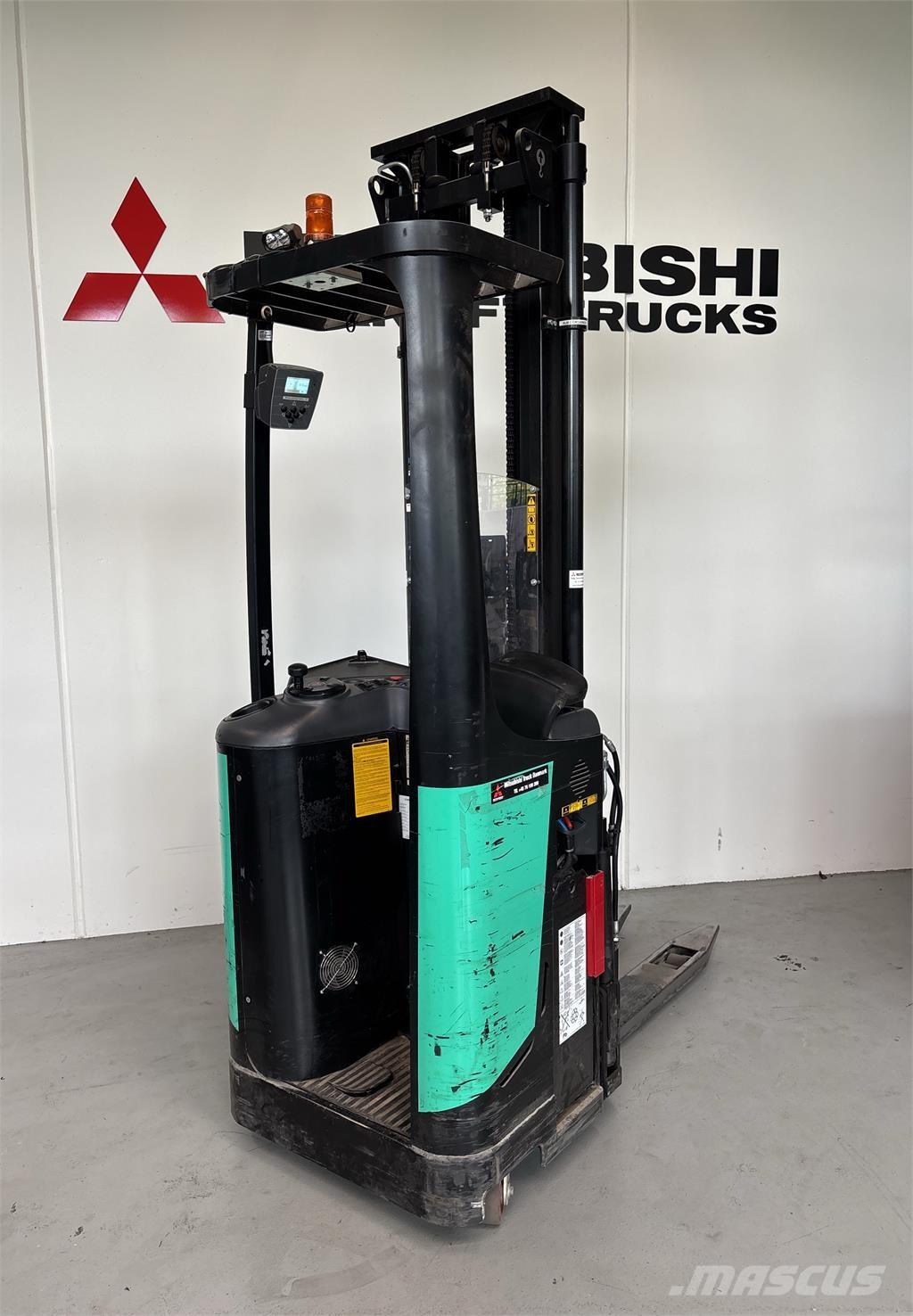 Mitsubishi SBR16N 自走式堆積機