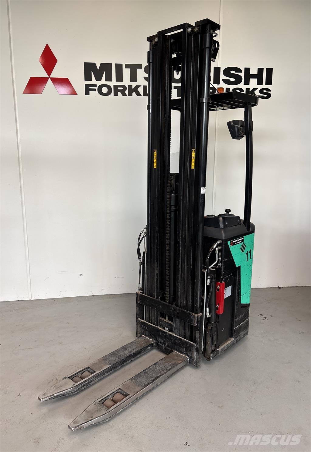 Mitsubishi SBR16N 自走式堆積機