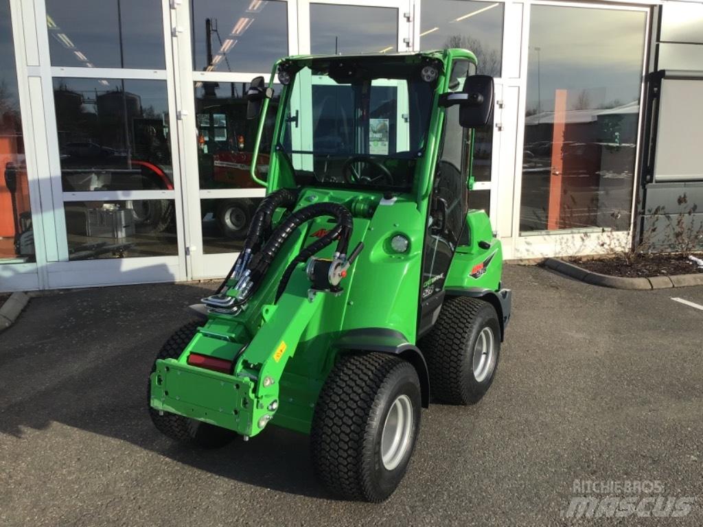 Avant 528 滑移轉向裝載機
