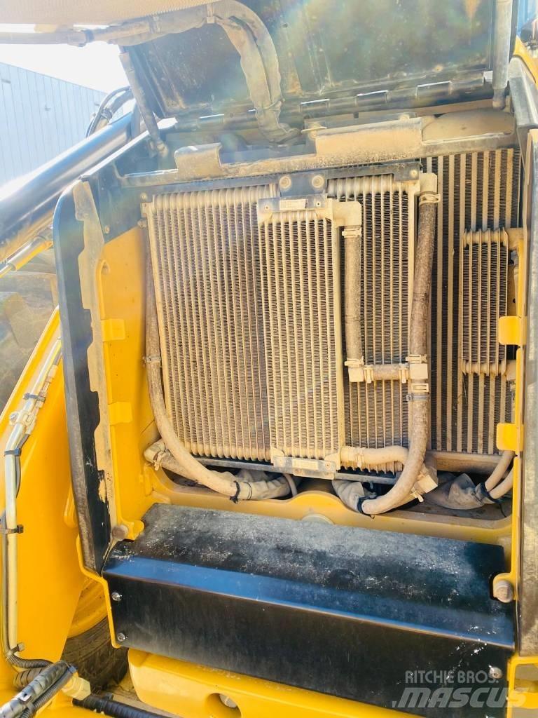 CAT 444  4x4 反鏟裝載機