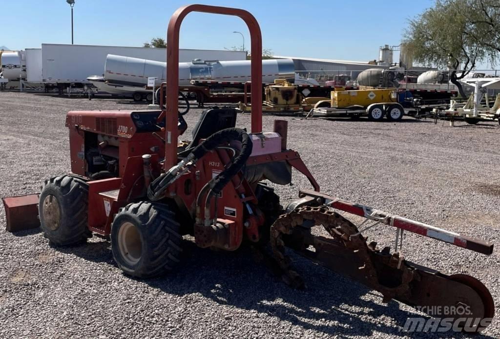 Ditch Witch 3700 DD 掘溝機