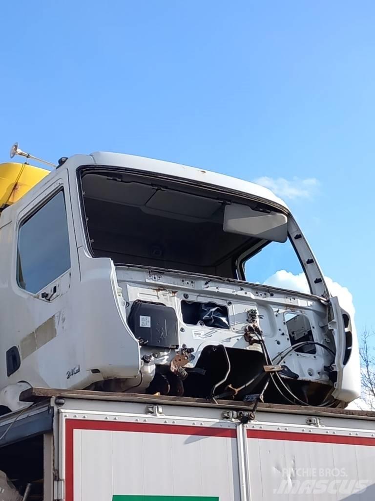 Renault Midlum 240 駕駛室與內部
