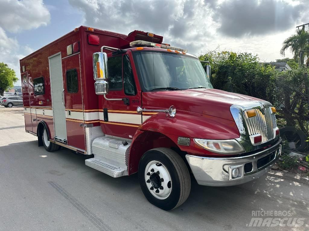 International 4300 救護車