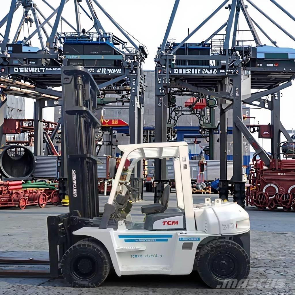 TCM FD 70 Z8 貨箱式卡車