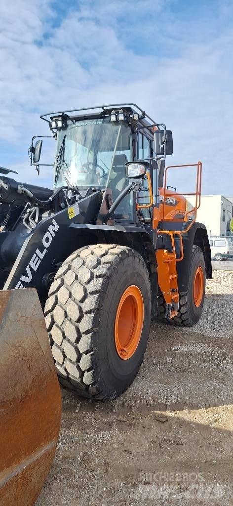 Doosan DL 320-7 輪胎式裝載機