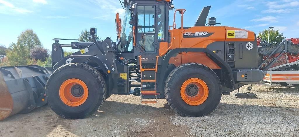 Doosan DL 320-7 輪胎式裝載機