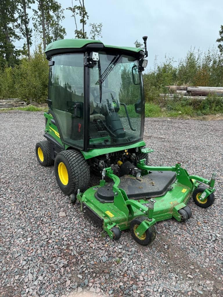 John Deere 1585 騎乘式割草機