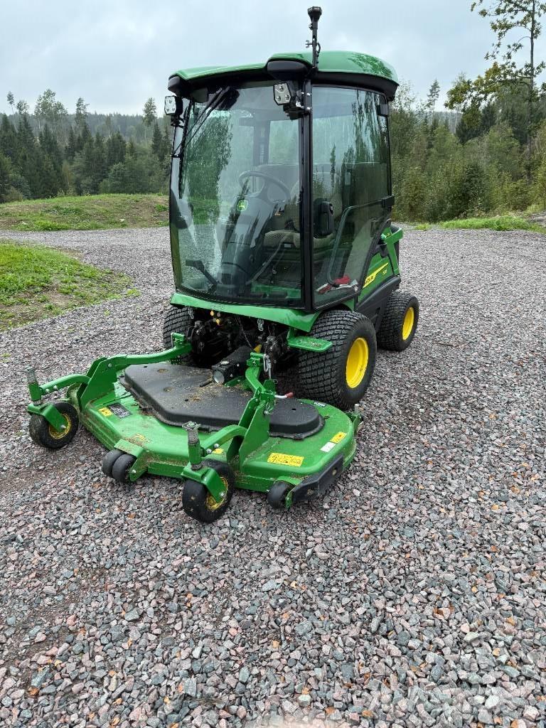 John Deere 1585 騎乘式割草機