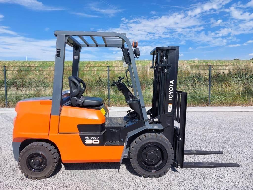 Toyota FDZN30 柴油卡車