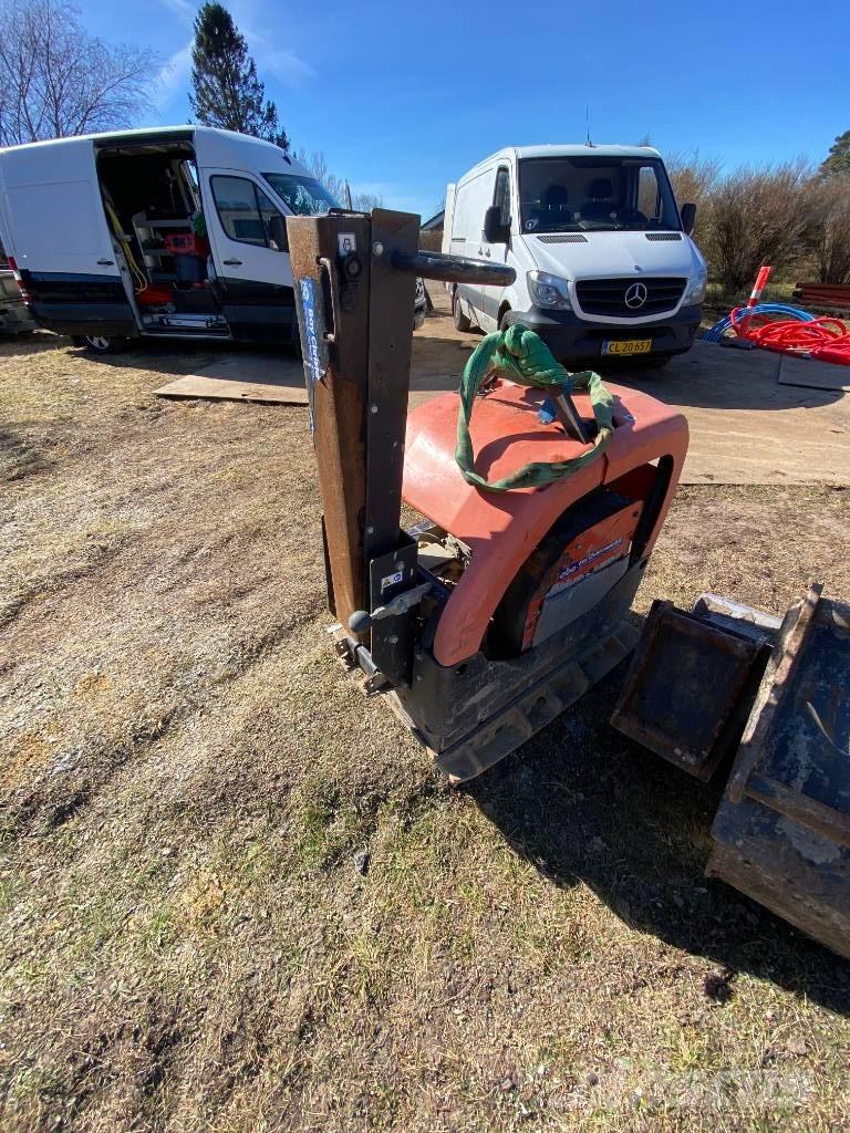 Husqvarna LG504 夯實機(夯土機)