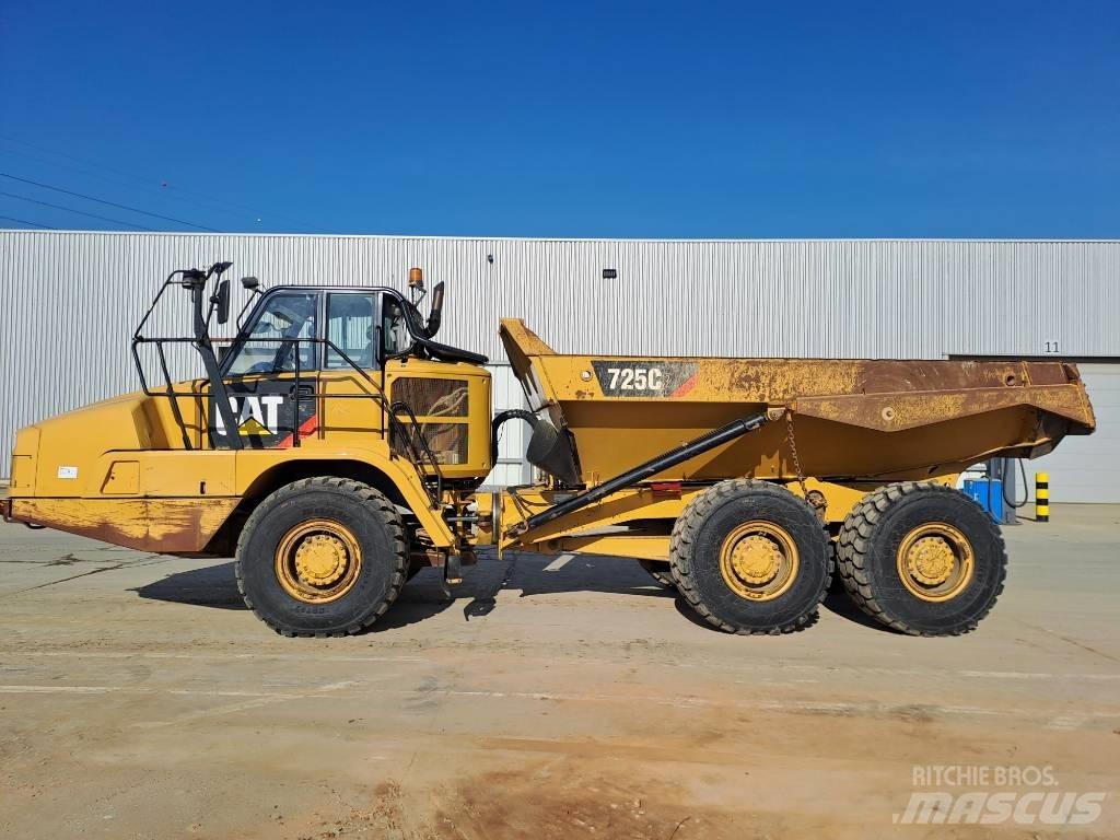 CAT 725C2 鉸接式起吊車