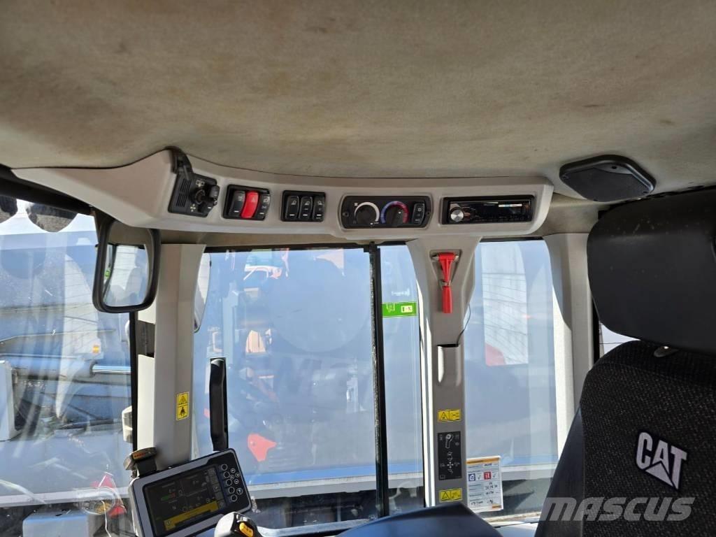 CAT 926M 輪胎式裝載機