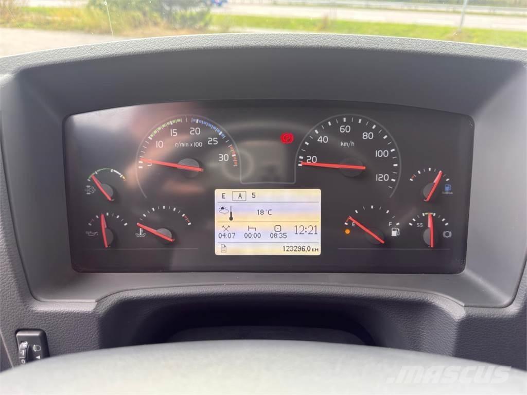 Volvo FE320 4x2 貨箱式卡車