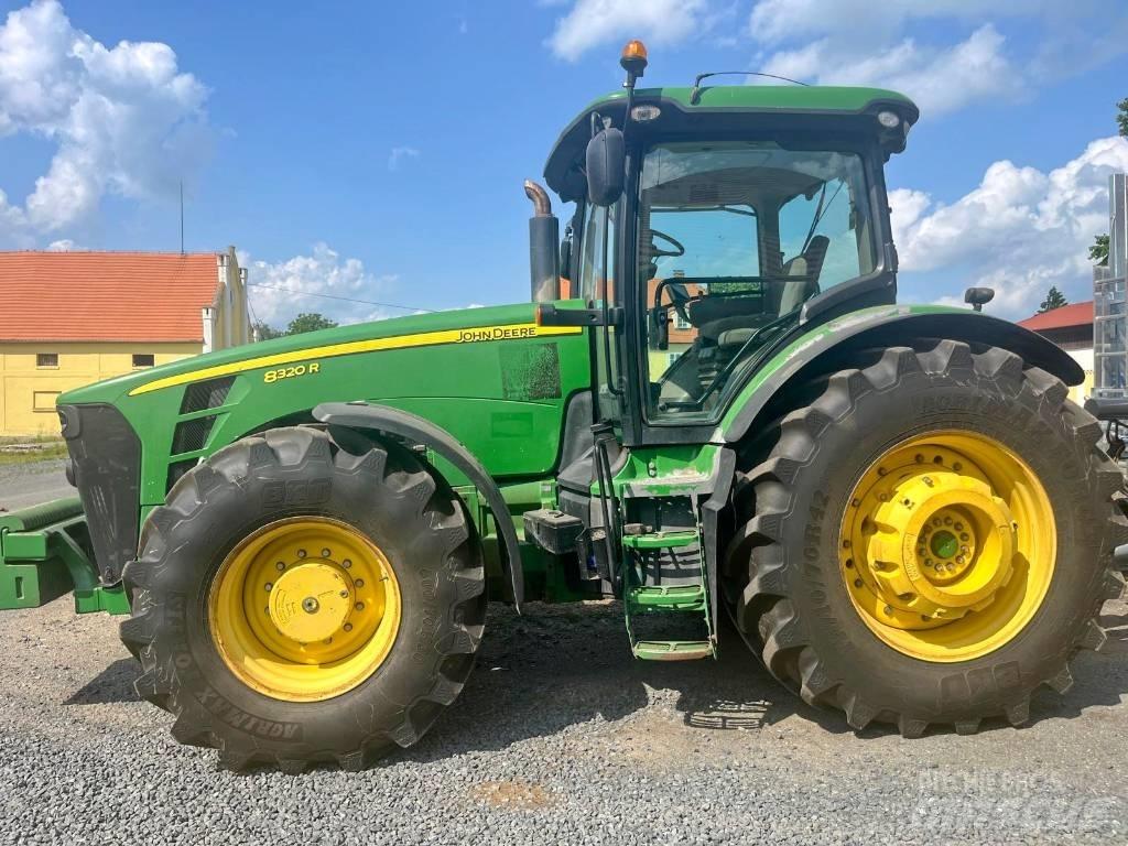 John Deere 8320 R 曳引機