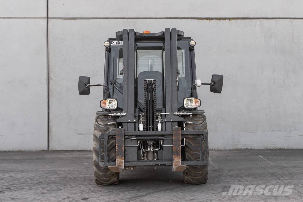 Manitou MC 25-4 柴油卡車