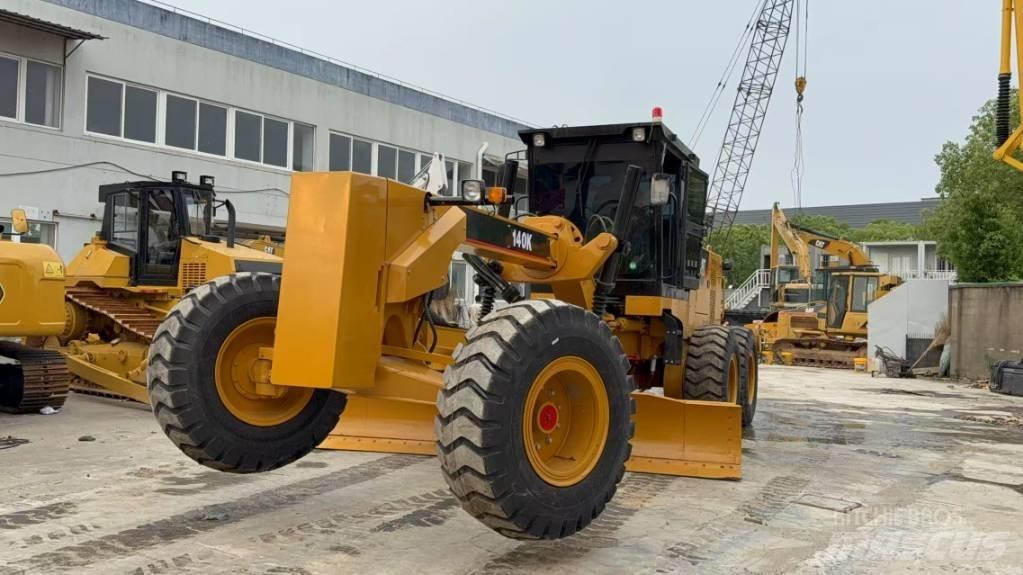 CAT 140 K 平土機