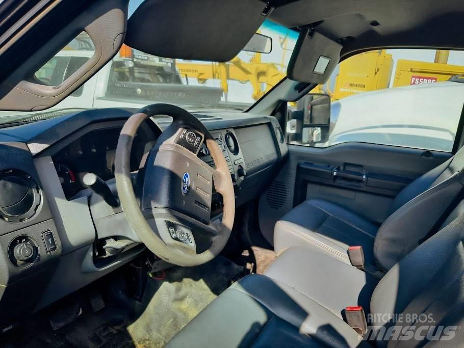 Ford F 550 皮卡.傳統半斗卡車/側卸板