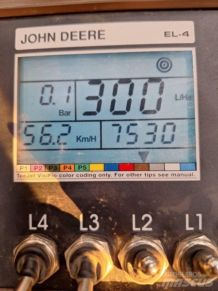 John Deere 740 牽引式噴霧機