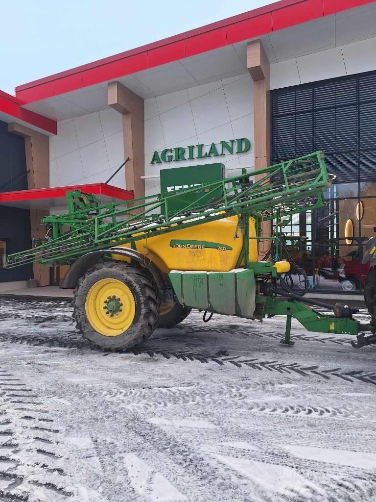 John Deere 740 牽引式噴霧機