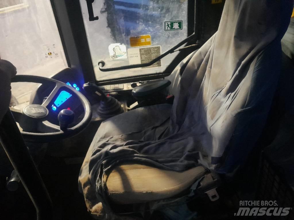 JCB 411 農業用伸縮臂裝載機