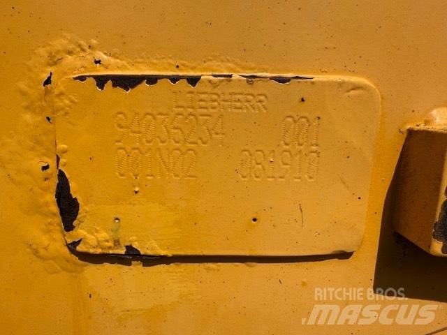 Liebherr LH 26 ARMS 吊桿和鏟斗