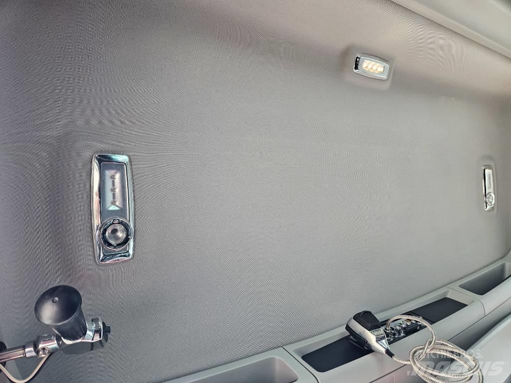 Kenworth W 990 曳引機組件