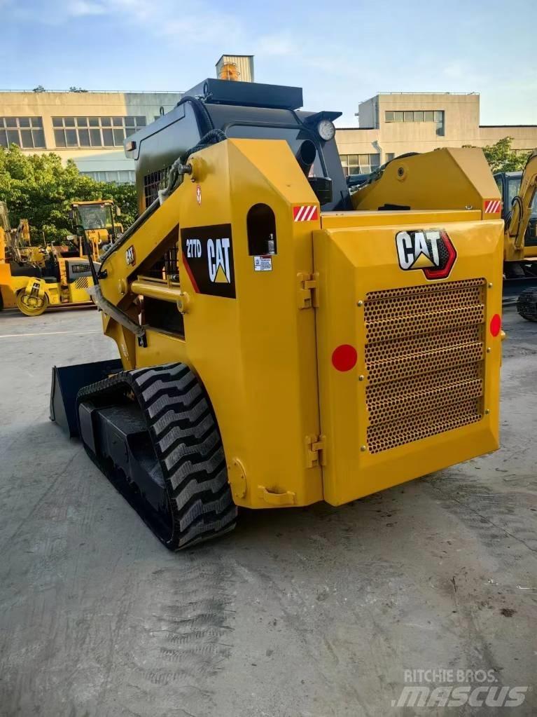 CAT 277 D 滑移轉向裝載機
