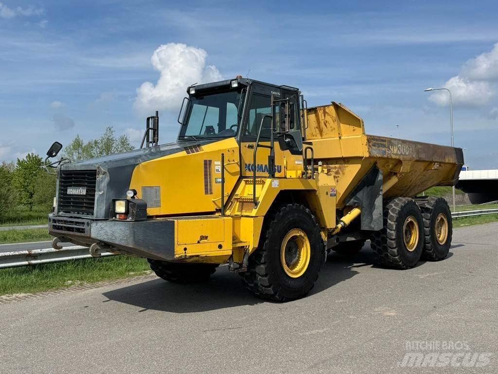 Komatsu HM300-2 鉸接式起吊車