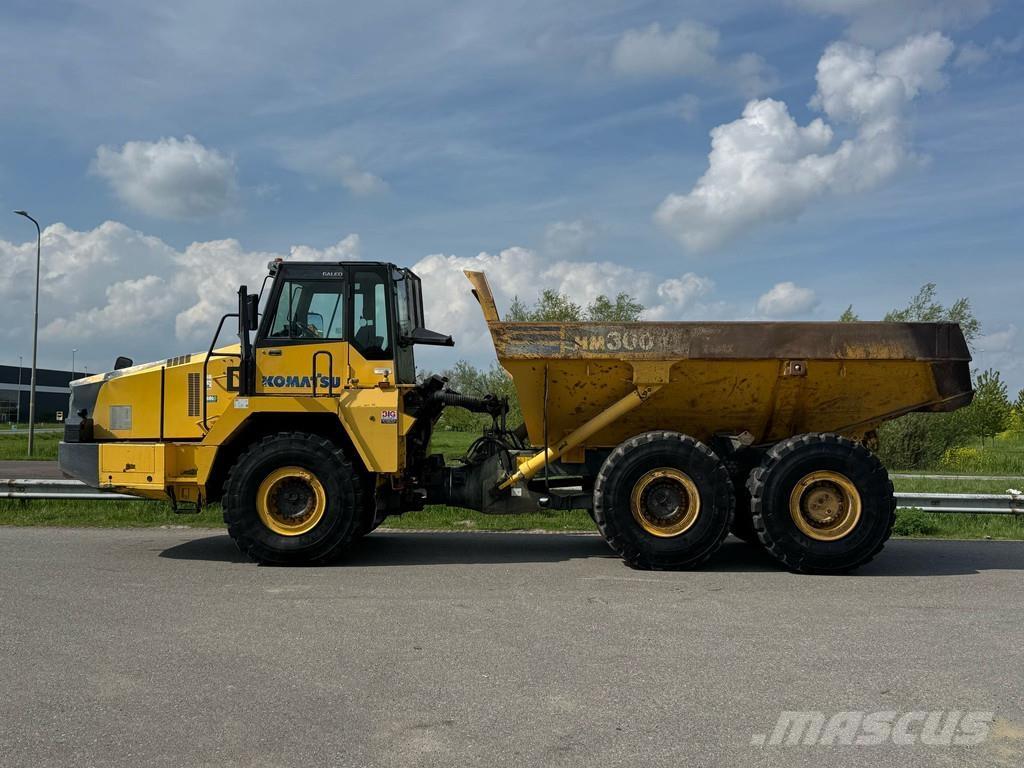 Komatsu HM300-2 鉸接式起吊車