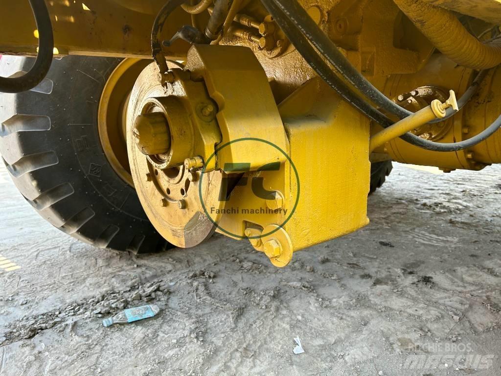 CAT 120 K 平土機