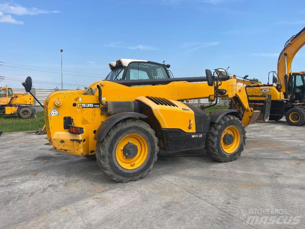 JCB 535-125 伸縮臂操作車