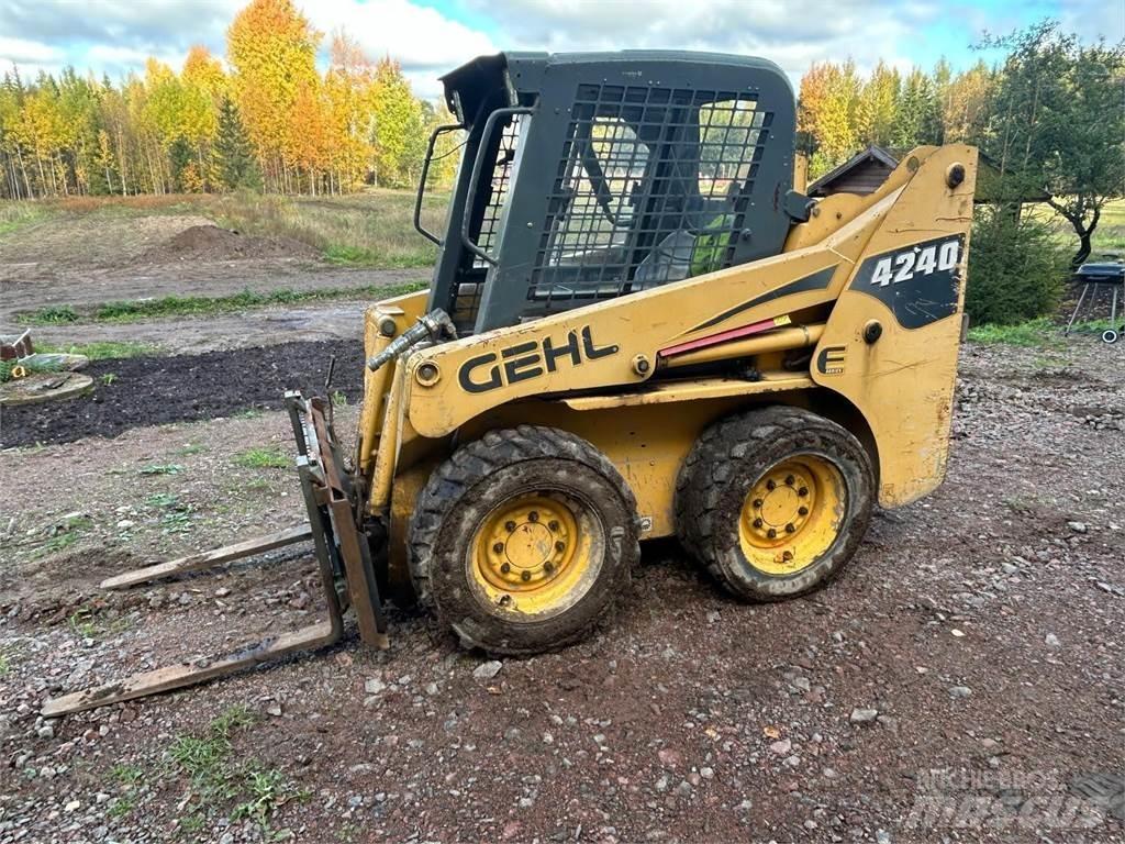 Gehl 4240 滑移轉向裝載機