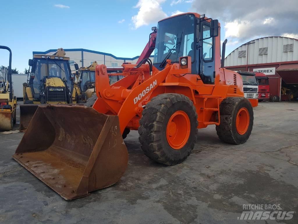 Doosan 160 v 前端裝載機和挖掘機