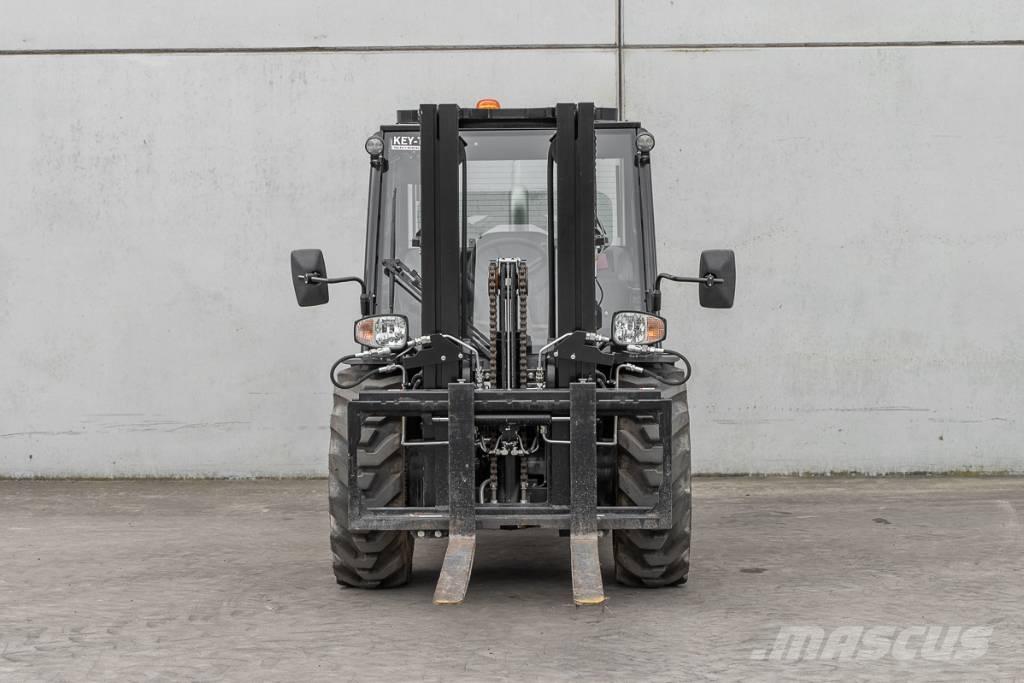 Manitou MC 30-4 柴油卡車