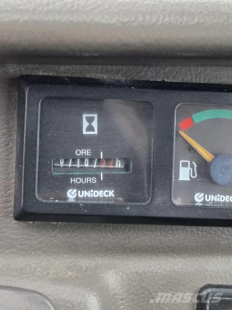 Manitou MRT 1650 伸縮臂操作車