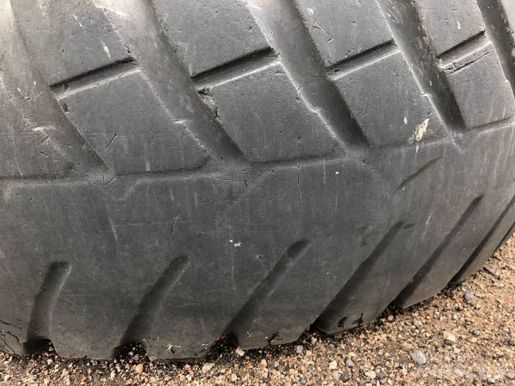 Nokian 400/80R28 輪胎、車輪和輪圈