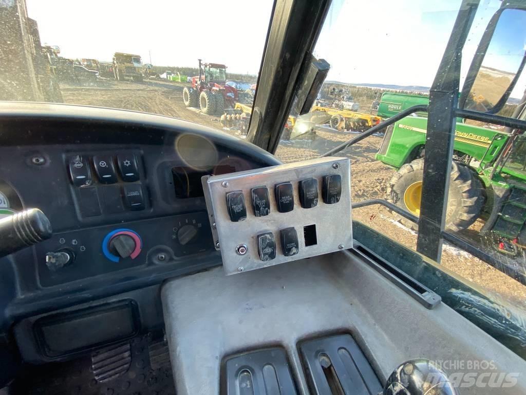 CAT 740 B 鉸接式起吊車