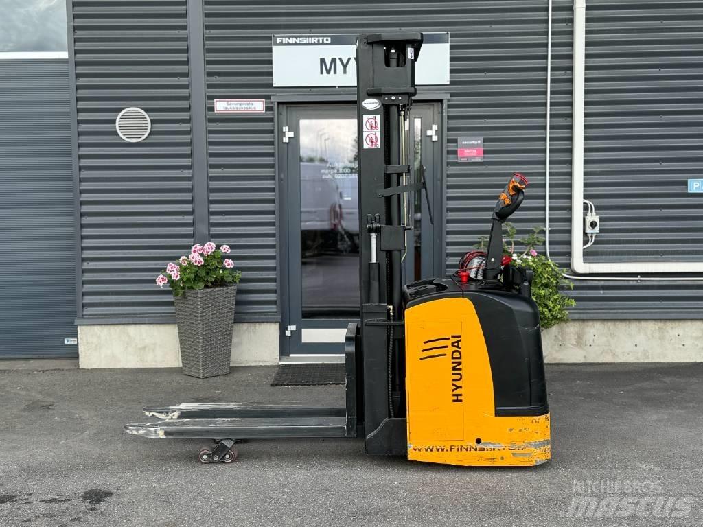 Hyundai 15ESR 自走式堆積機
