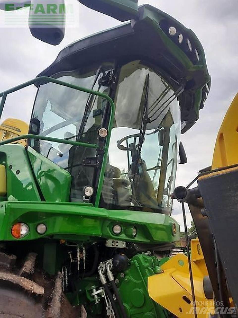 John Deere 8200i 自走式飼料採集機