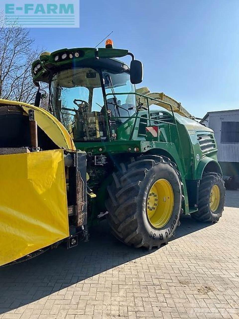 John Deere 8200i 自走式飼料採集機