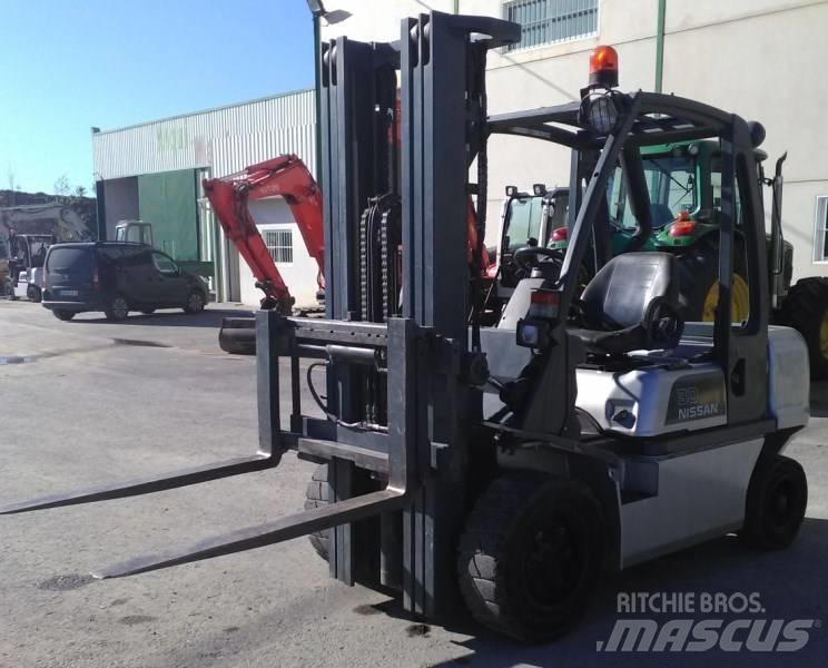 Nissan FGD02A30Q 柴油卡車