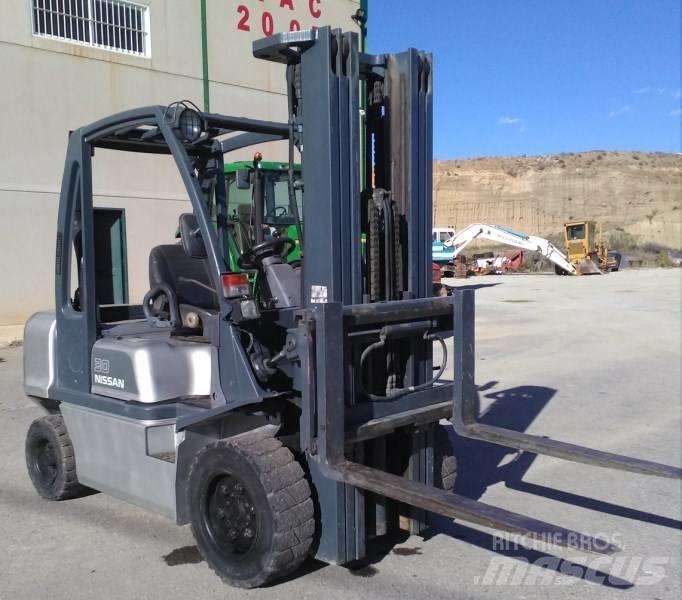 Nissan FGD02A30Q 柴油卡車