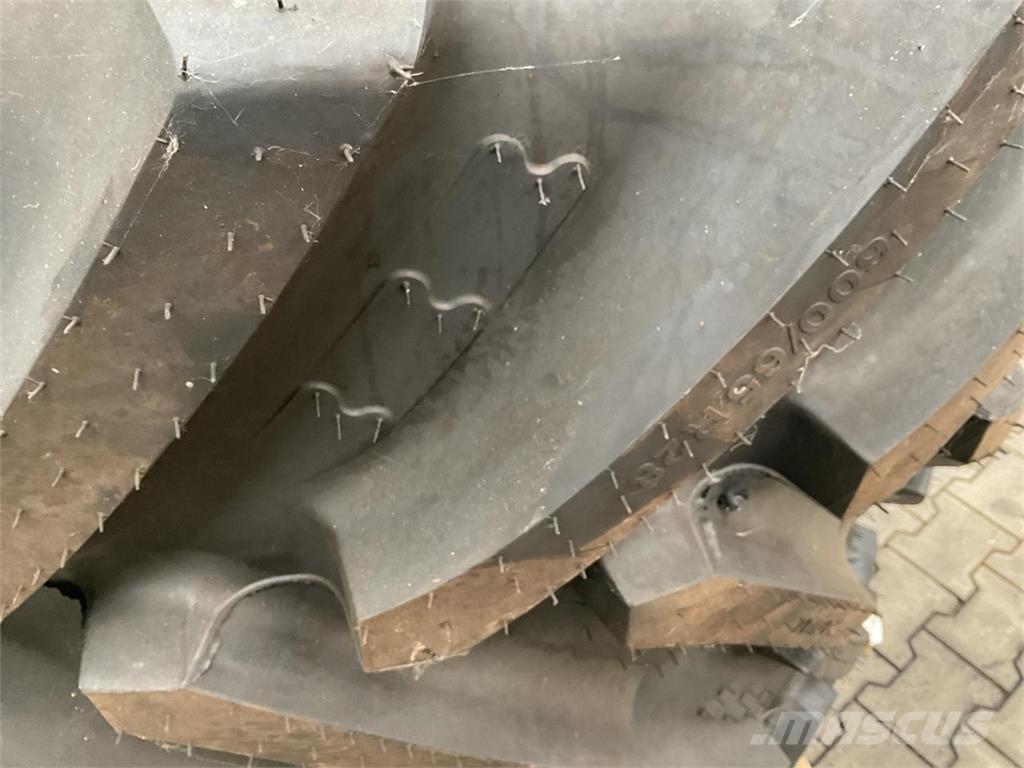 BKT 600/65R28 輪胎、車輪和輪圈